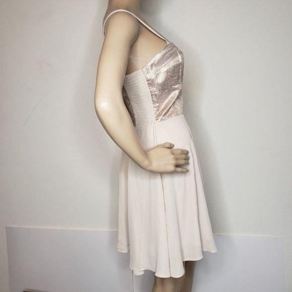 Express NWT metalic gold and chiffon dress size 6 - Picture 3 of 7
